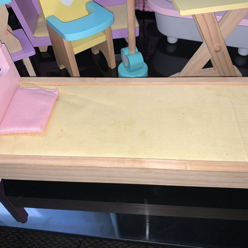 KidKraft lot Wood Dollhouse Furniture beds, , couch, table, chairs high - Picture 6 of 7